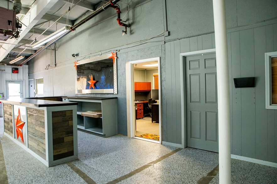 More Photos Of 1630 N Eldon Ave, Springfield Unknown For Lease