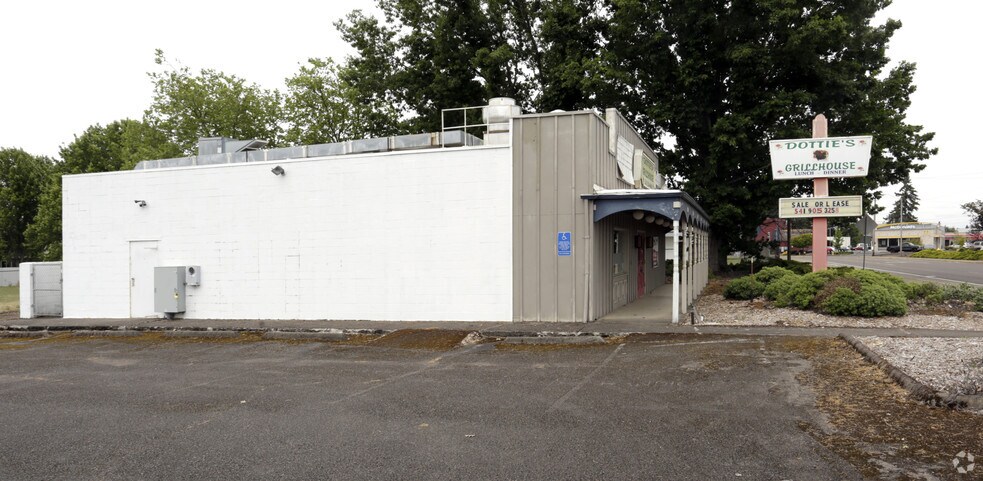 More Photos Of 2480 S Main Rd, Lebanon Restaurant For Sale