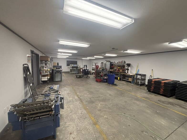 More Photos Of 9151 Youree Dr, Shreveport Distribution For Lease