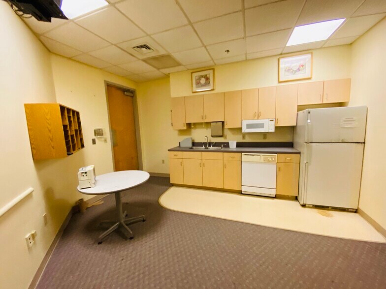 More Photos Of 404 Hall of Fame Dr, Lake City Medical For Lease