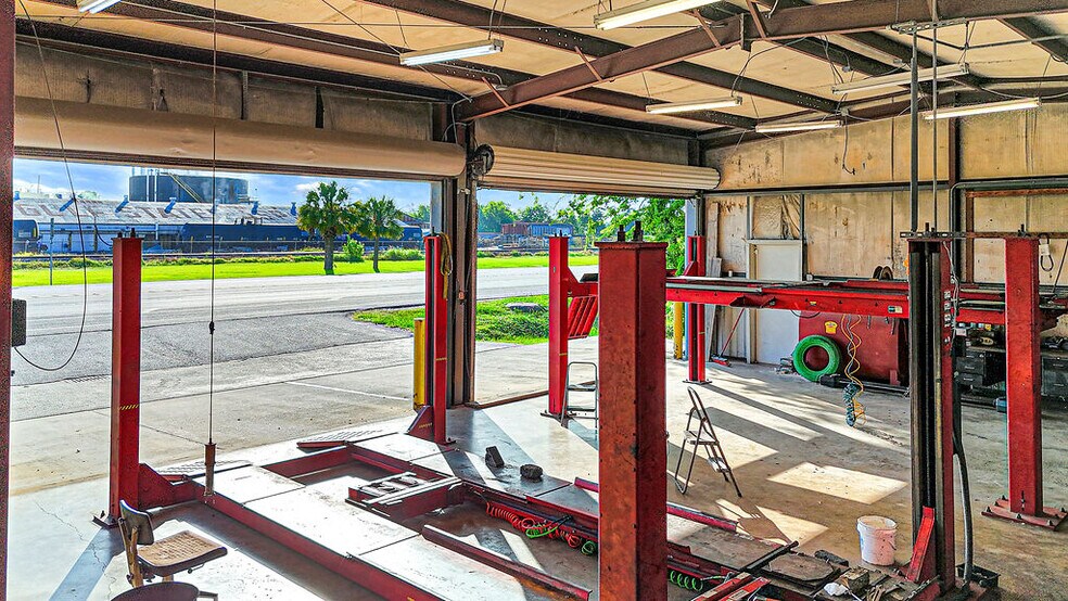 More Photos Of 502 Washington St, South Houston Warehouse For Sale