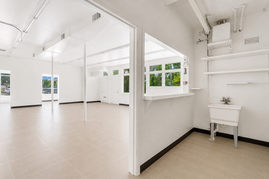 More Photos Of 485 Forest Ave, Glen Ellyn Storefront For Lease
