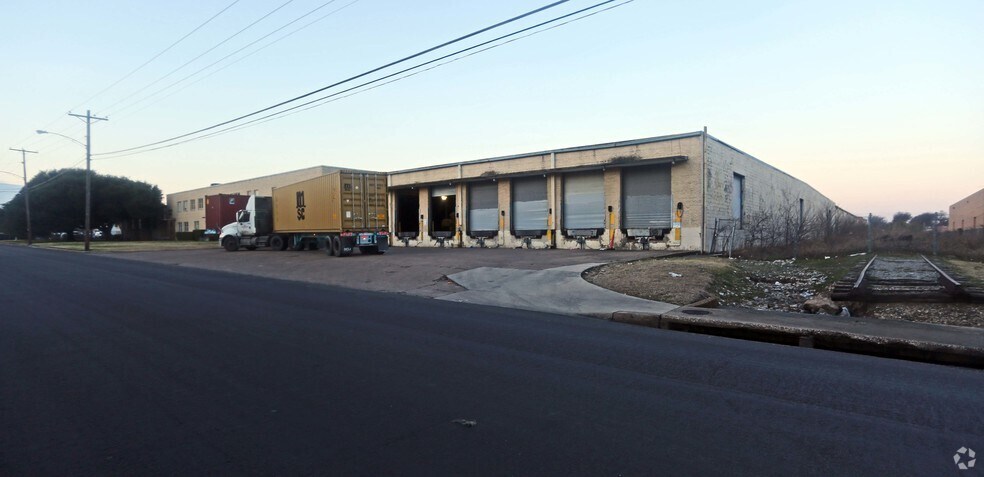 More Photos Of 2743 Pierce St, Dallas Manufacturing For Sale
