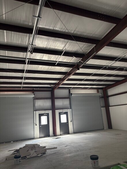 More Photos Of 14070 N Florida Ave, Tampa Warehouse For Lease