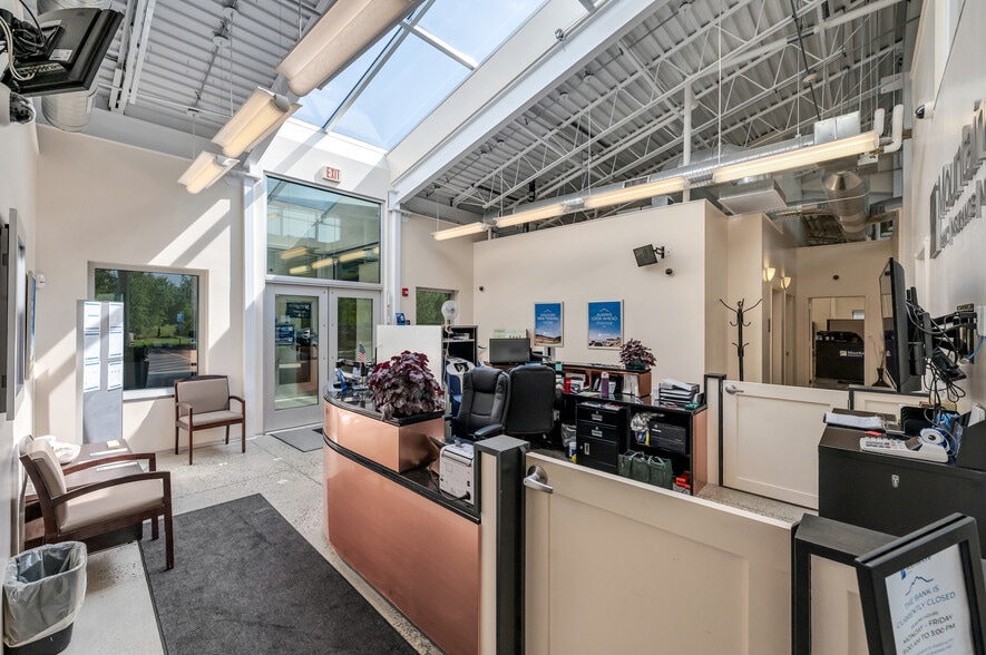 More Photos Of 111 Silver Lake Blvd, Pittsfield Office For Sale