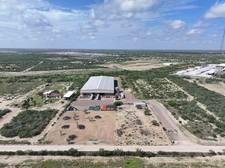 More Photos Of 355 Webb Rd, Laredo Warehouse For Lease