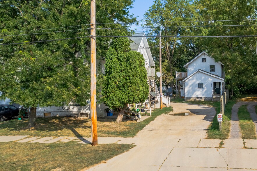 More Photos Of 1216 N Chestnut St, Lansing Apartments For Sale