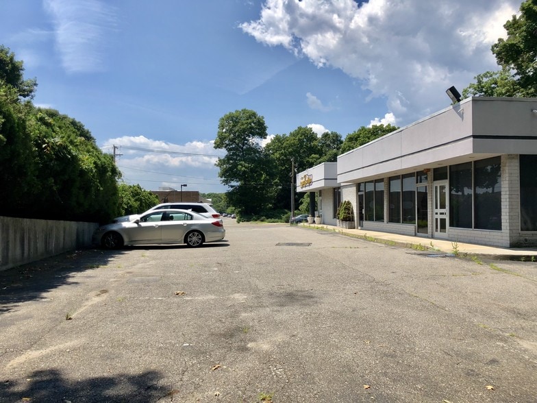 Primary Photo Of 3 Boyle Rd, Selden Medical For Sale
