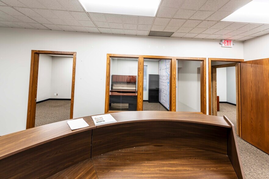 More Photos Of 1119 N 42nd St, Grand Forks Office For Lease