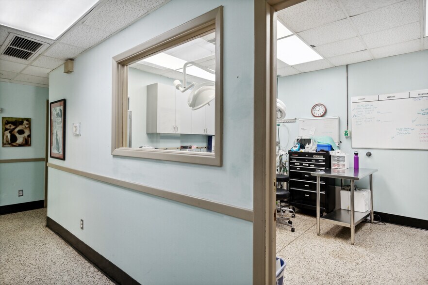 More Photos Of 6 N Avondale Rd, Avondale Estates General Retail For Sale