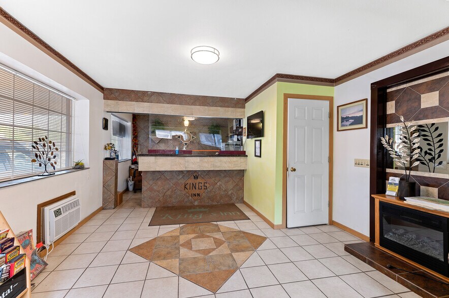 More Photos Of 518 National St, Belle Fourche Hotel For Sale