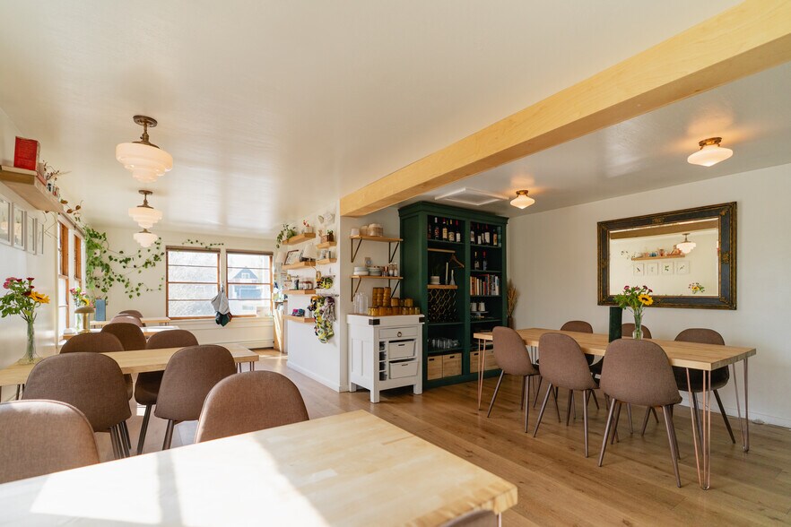 More Photos Of 927 S Cobb St, Palmer Restaurant For Sale