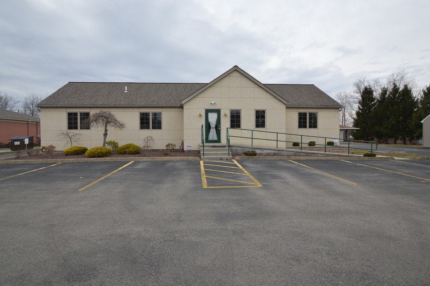 Primary Photo Of 10314 Main St, New Middletown Flex For Lease