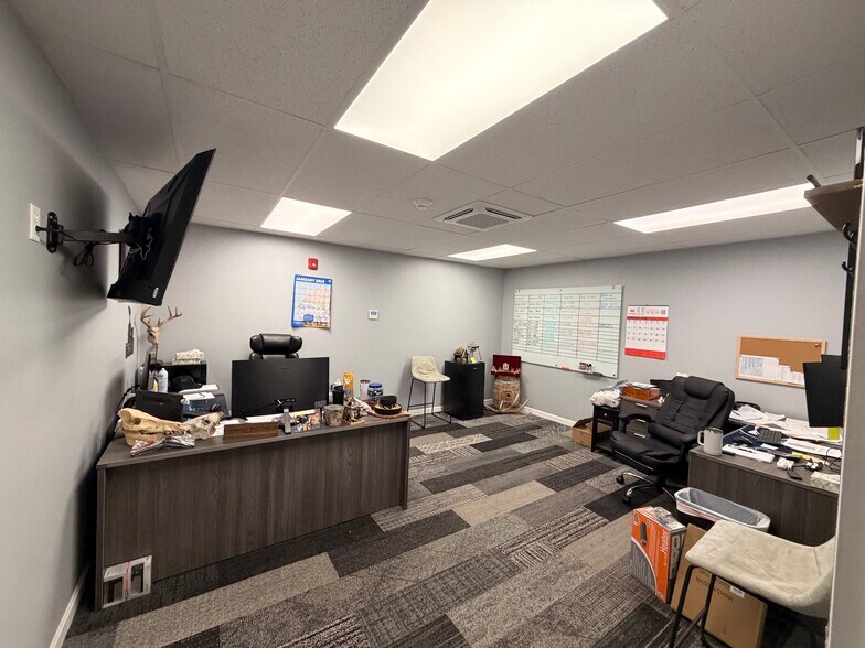 More Photos Of 630 Fifth Ave, East McKeesport Warehouse For Lease