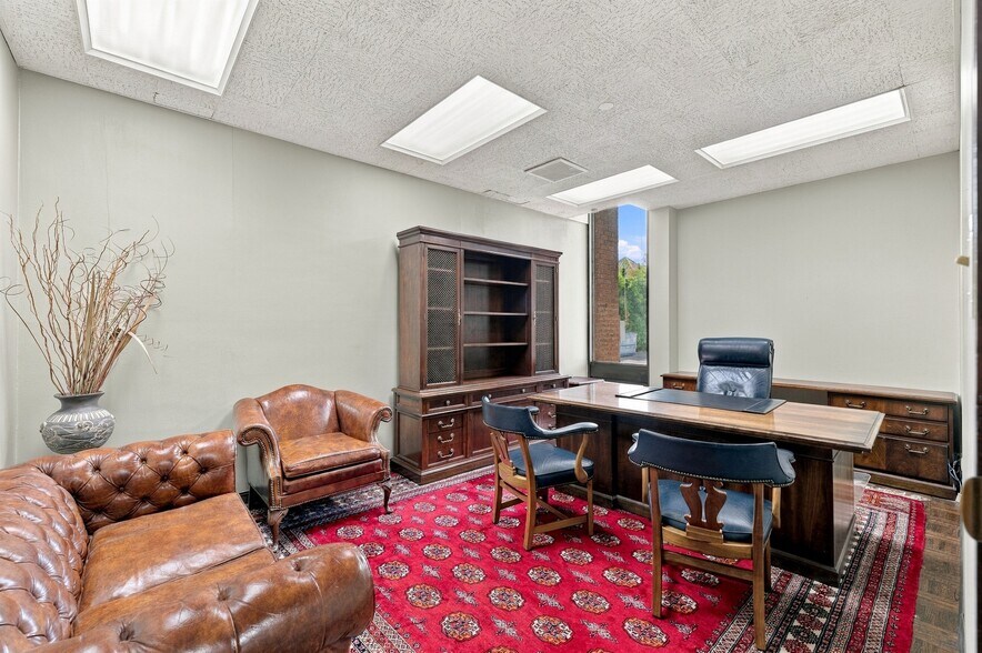 More Photos Of 420 Baltimore Ave, San Antonio Office For Sale