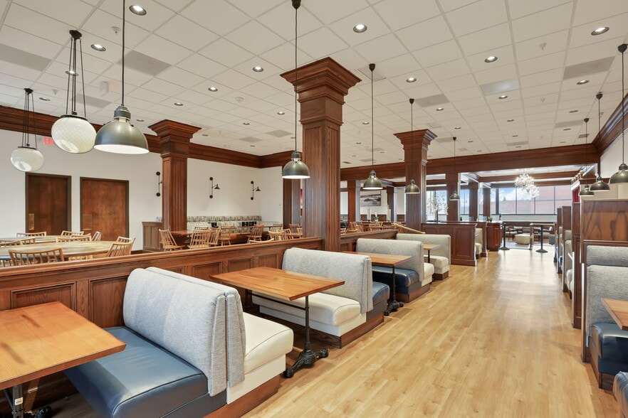 More Photos Of 301 Broadway, Lorain Hotel For Sale