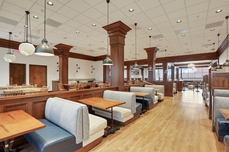 More Photos Of 301 Broadway, Lorain Hotel For Lease