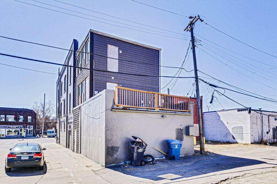 More Photos Of 1500 W Broadway Ave, Minneapolis Storefront Retail Residential For Sale