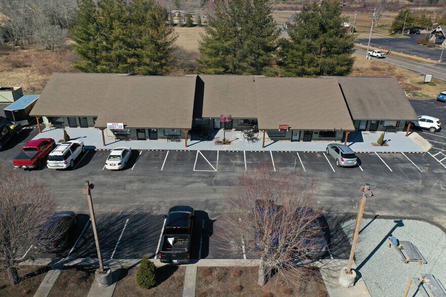 More Photos Of 102 High Country Sq, Banner Elk General Retail For Lease