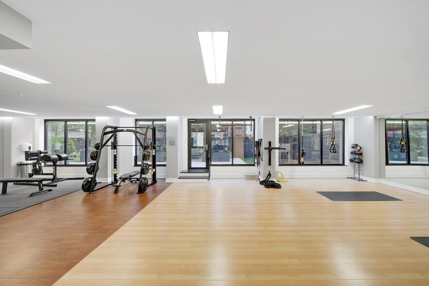 More Photos Of 330 W 58th St, New York Apartments For Lease