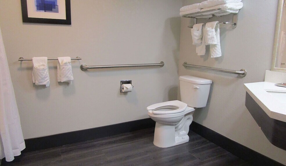 More Photos Of 604 1/2 Iaa Dr, Bloomington Hotel For Sale