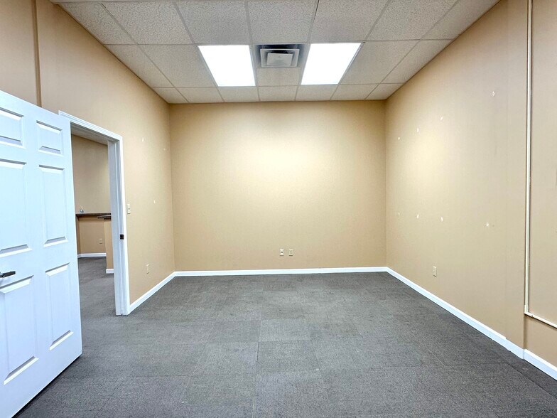 More Photos Of 1403 S Lake Park Ave, Hobart Unknown For Lease