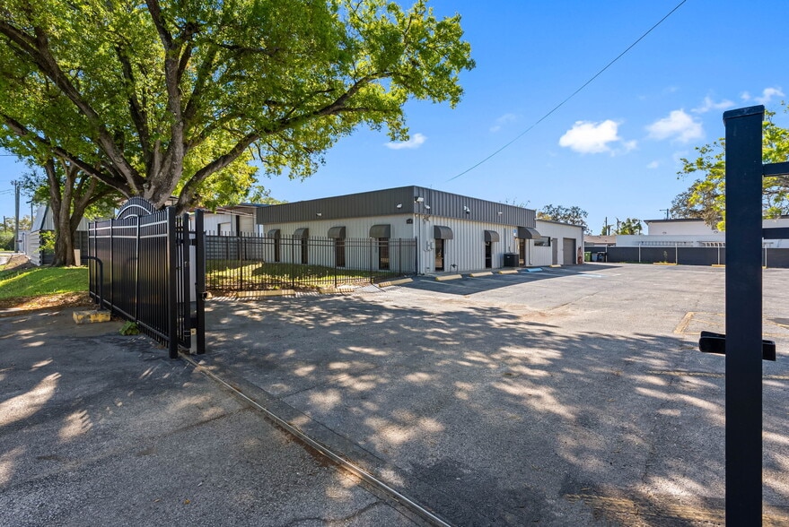 More Photos Of 4412 W Osborne Ave, Tampa Showroom For Sale