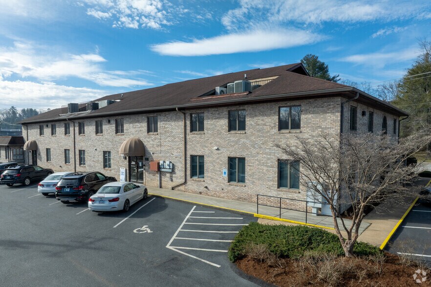 More Photos Of 1620 Asheville Hwy, Hendersonville Coworking Space