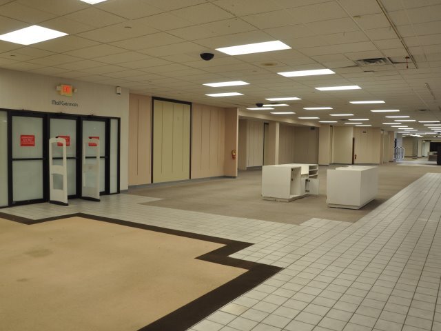 More Photos Of 600-660 W Saint Germain St, Saint Cloud Freestanding For Lease