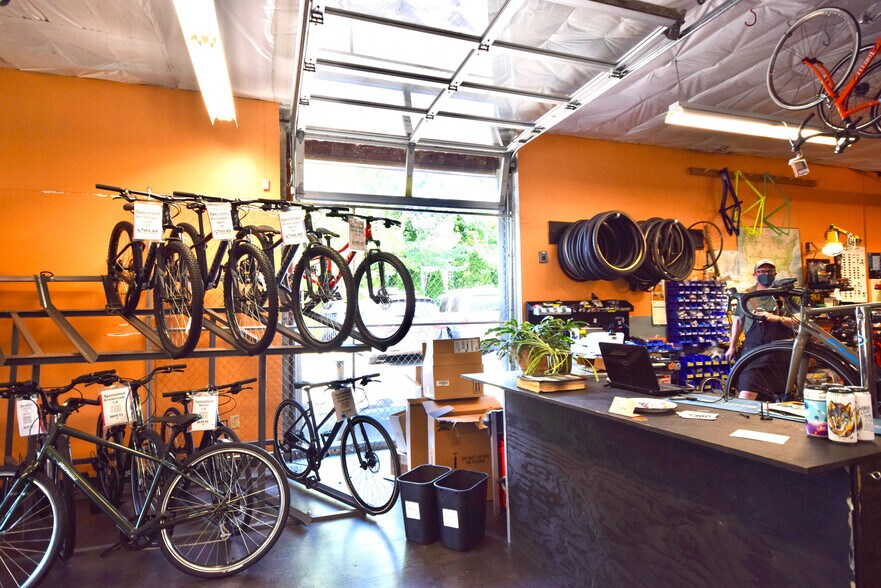 More Photos Of 3216-3228 SE 21st Ave, Portland Storefront For Lease