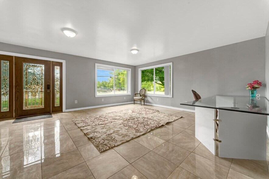More Photos Of 7969 Richardson Rd, West Bloomfield Office Residential For Sale