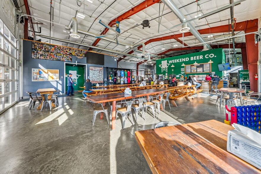 More Photos Of 1863 NW Washington Blvd, Grants Pass General Retail For Sale