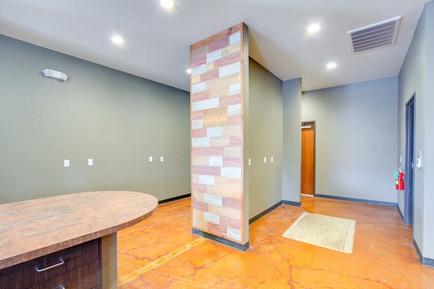 More Photos Of 2115 Stephens Pl, New Braunfels Medical For Lease