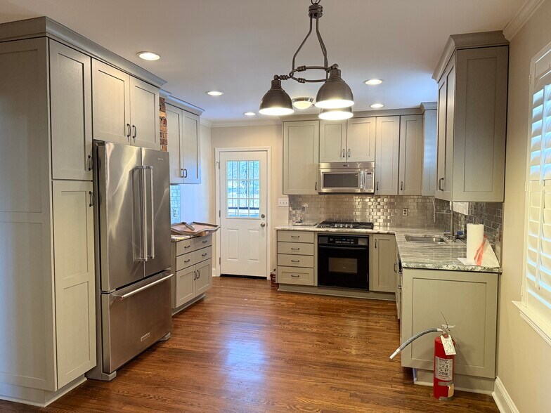 More Photos Of 3814 Summer Ave, Memphis Freestanding For Lease