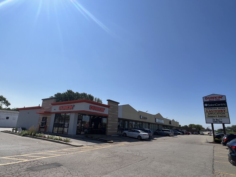 Primary Photo Of 21-41 Green Bay Rd, Waukegan General Retail For Lease