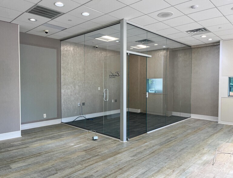 More Photos Of 101 1st Ave SW, Rochester Hotel For Lease