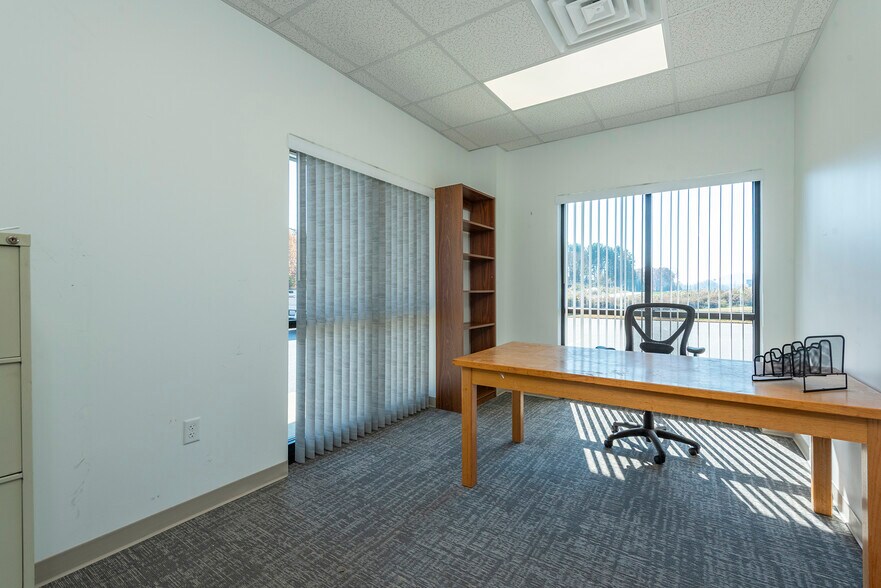 More Photos Of 25 Reeds Way, Flat Rock Warehouse For Lease