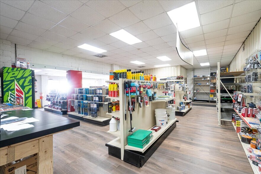 More Photos Of 317 General Daniel Ave N, Danielsville General Retail For Sale