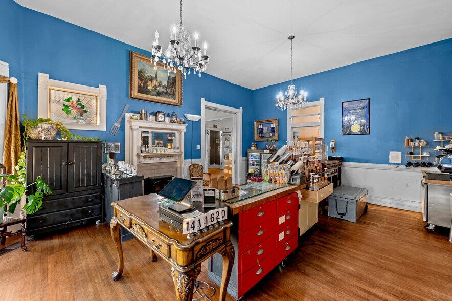 More Photos Of 202 N Newsom St, Mineola General Retail For Sale