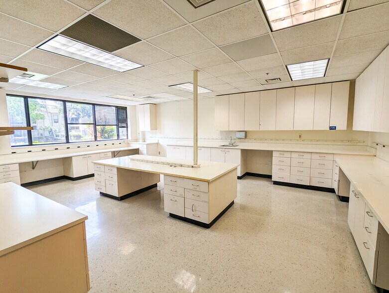 More Photos Of 1111 Augusta Dr, Houston Medical For Lease