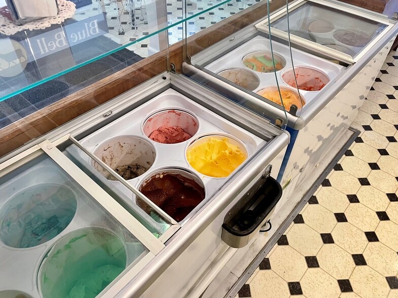 More Photos Of 273 N Main St, Eureka Springs Restaurant For Sale