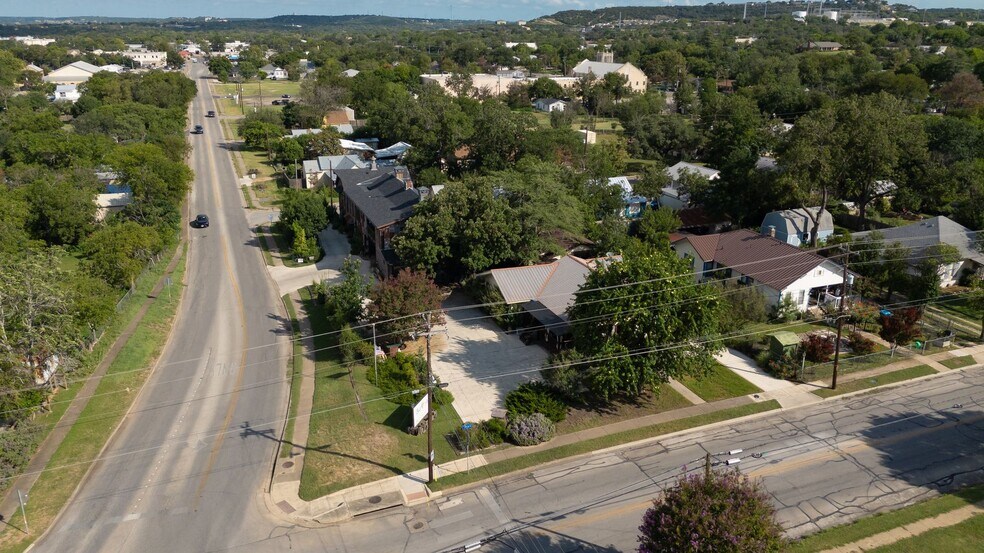 More Photos Of 504 Tivy St, Kerrville Flex For Sale