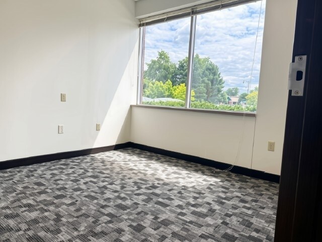 More Photos Of 3555 Willow Lake Blvd, Vadnais Heights Office For Lease