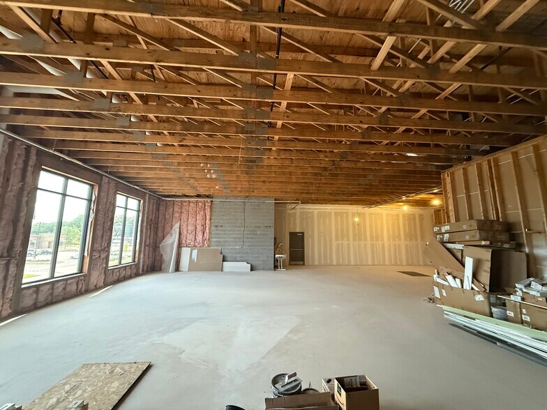 More Photos Of 499 S Gloster St, Tupelo Freestanding For Lease