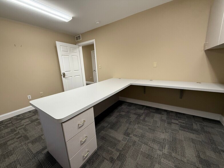 More Photos Of 369 Big Bay Rd, Queensbury Flex For Lease