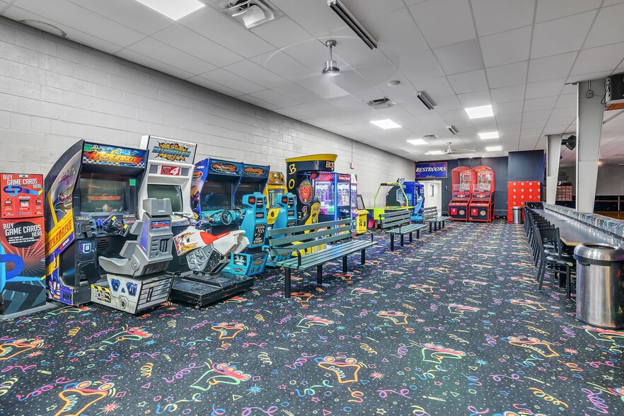 More Photos Of 7628 Corina Dr, Fort Worth Skating Rink For Sale