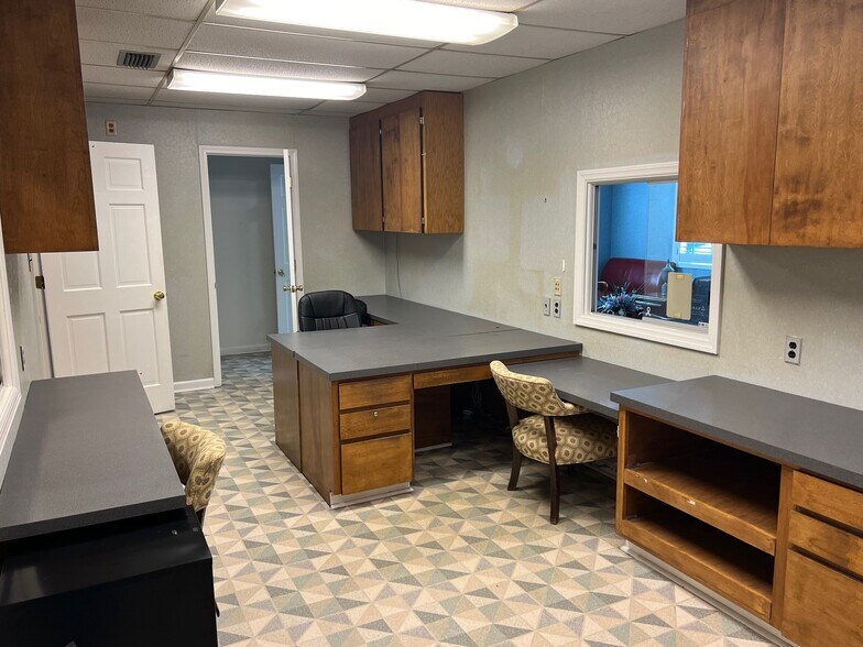 More Photos Of 916 S Broad St, Thomasville Medical For Lease