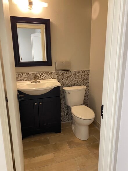 More Photos Of 1013-1021 1st St, Benicia Office For Lease