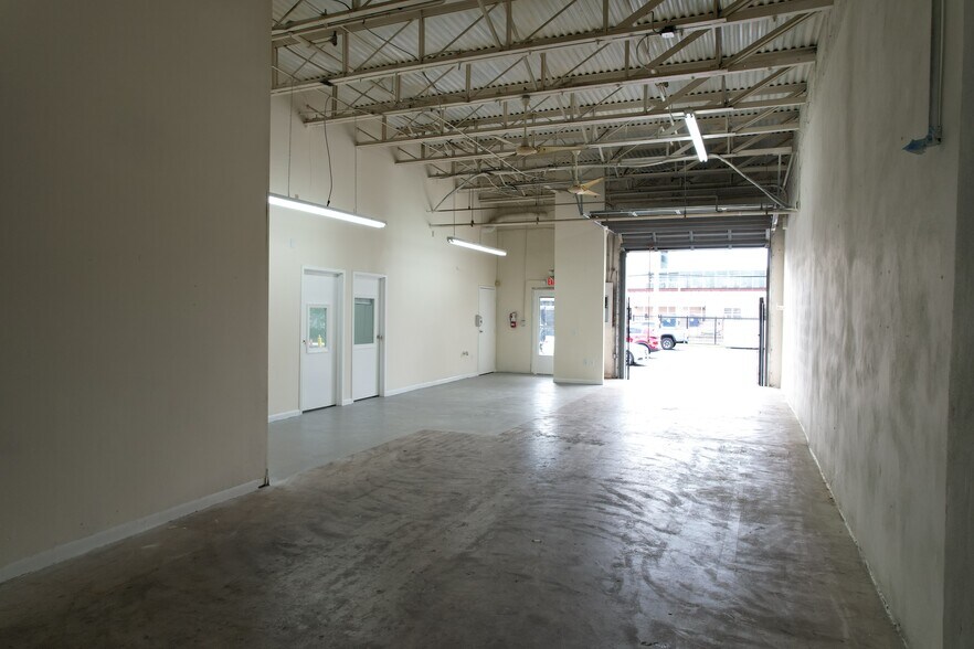 More Photos Of 829-833 NW 21st St, Miami Warehouse For Lease
