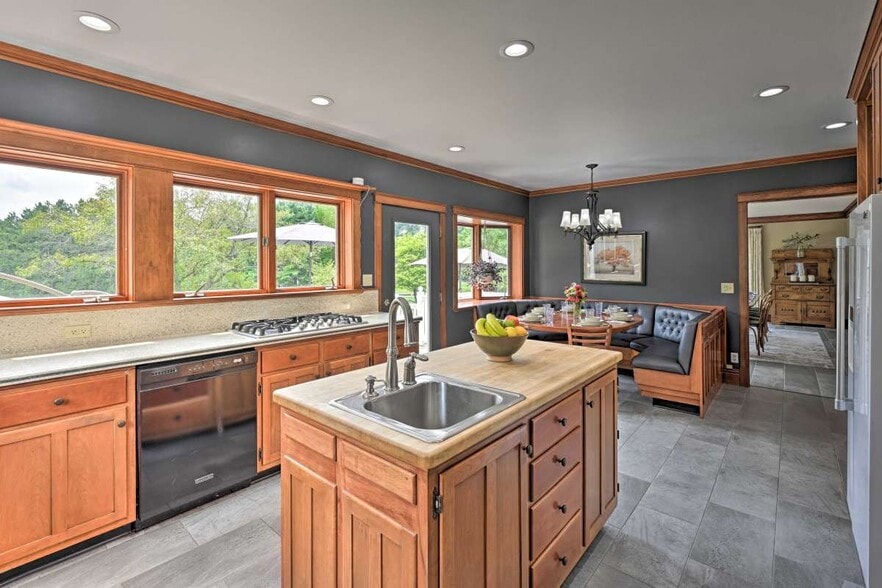 More Photos Of 106 Bowman Rd, Wisconsin Dells Hospitality For Sale